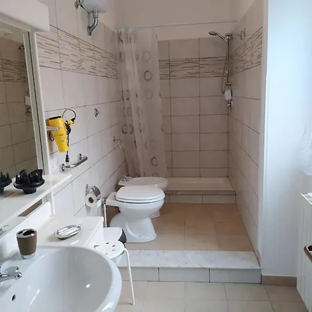 Acquaviva Di Vullo Vincenzo Frühstückspension Acquaviva Platani